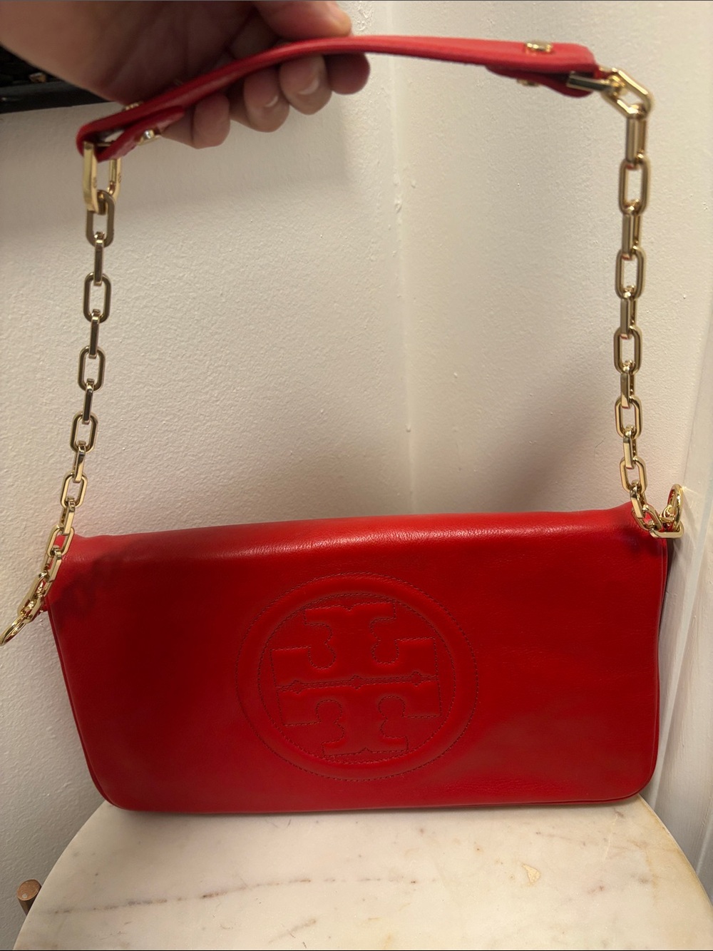 Tory Burch Red Leather Logo Chain Shoulder Bag with Gold Hardware - Picture 2 of 8